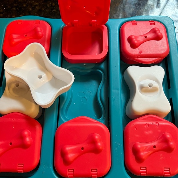 Nina Ottosson by Outward Hound Dog Brick - Picture 3 of 5